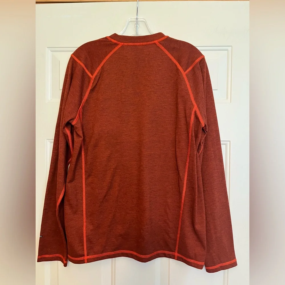 Men’s The North Face crew long sleeve pull over flash dry burnt orange. Medium